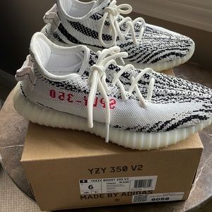 Yeezy Boost 350 V2 Zebra size 6 men fit women’s 7
